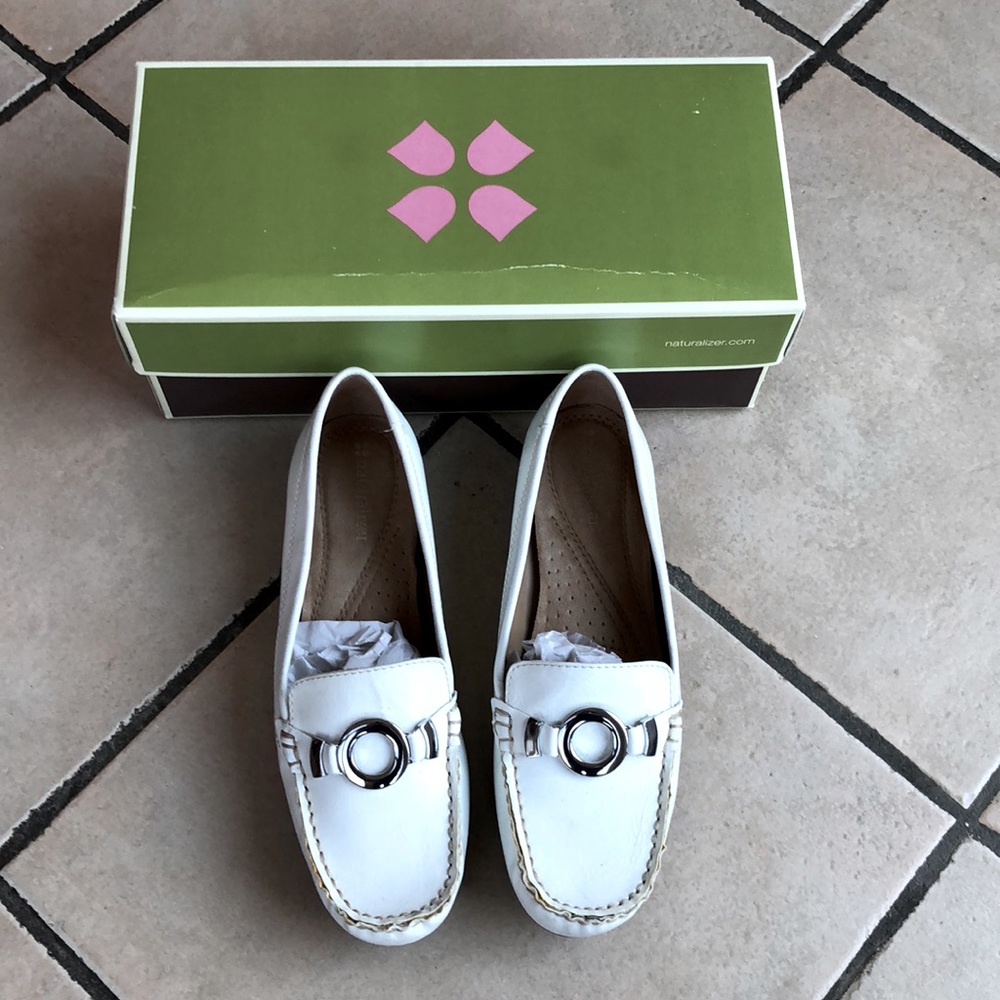 Like-new Naturalizer loafers